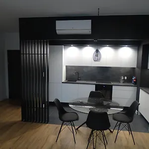 Apartament Black&white Bis - Małe Garbary 8, Poznań